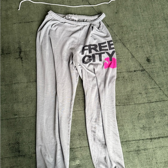Freecity gray sweatpants joggers - Picture 2 of 3